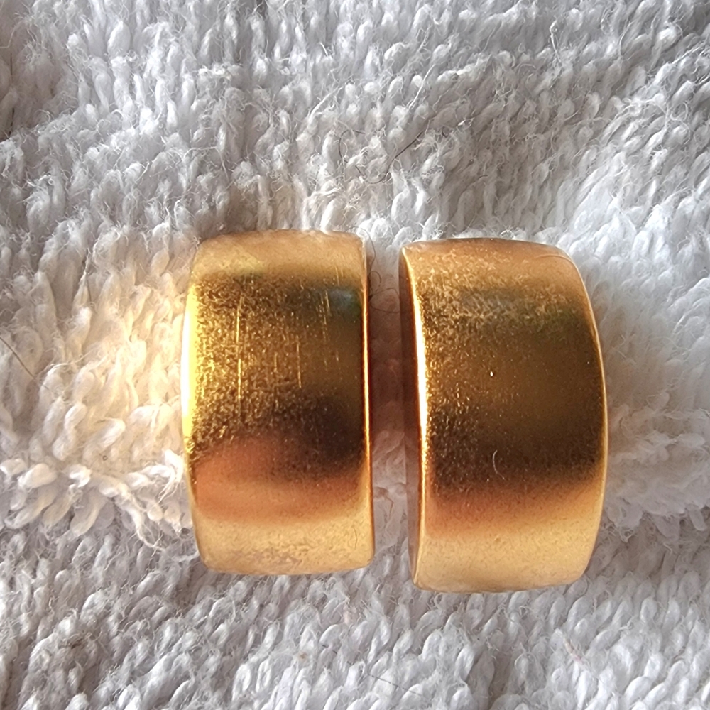 Vintage Monet brushed gold tone clip earings
